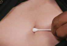 დაიდეთ ბამბის ჩხირი ჭიპზე და ამის შემდეგ მუდამ ამ მეთოდს გამოიყენებთ