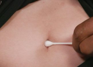 დაიდეთ ბამბის ჩხირი ჭიპზე და ამის შემდეგ მუდამ ამ მეთოდს გამოიყენებთ