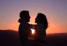 თავსებადობის ჰოროსკოპი: 6 გზა იმის დასადგენად, თუ რამდენად შესაფერისები ხართ ერთმანეთისთვის