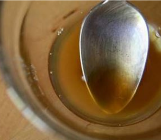 ნახეთ, რა ემართება თქვენს სხეულს, როცა დილით ცარიელ კუჭზე ვაშლის ძმარსა და თაფლს დალევთ!