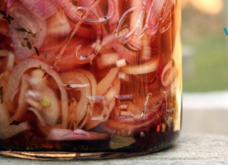 ხელნაკეთი ლაქტოფერმენტირებული ხახვი კუჭის მჟავის დასაბალანსებლად, ცხიმის მოსაცილებლად და ტვინის ფუნქციის გასაუმჯობესებლად