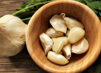 ბალიშის ქვეშ ნივრის დადება: ექიმები ნამდვილად გირჩევენ ამის გაკეთებას!