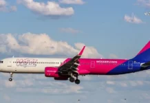 Wizz Air ქუთაისი: როგორ ვიმოგზაუროთ ევროპაში მინიმალური დანახარჯით Wizz Air Plane at Kutaisi International Airport Tarmac